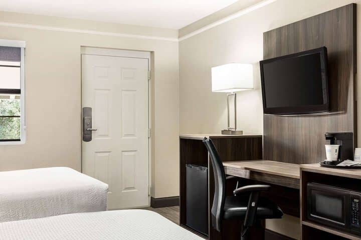 Room 13 of 39