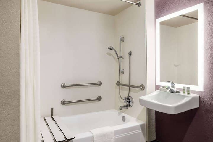 Room 32 of 39