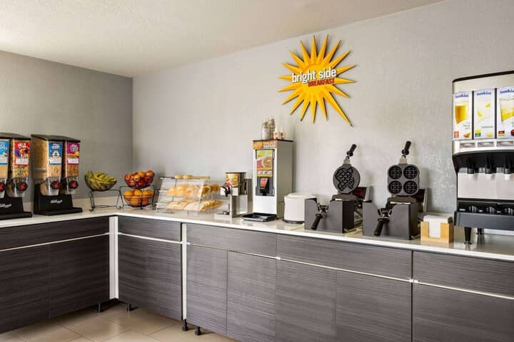 Breakfast/Coffee Service 36 of 39