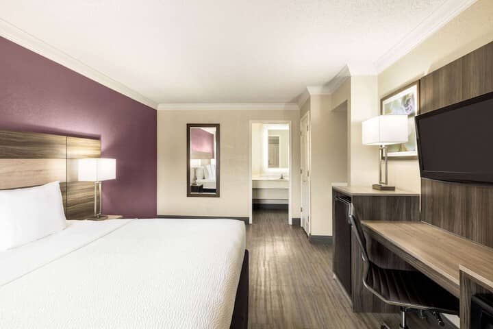 Room 9 of 39