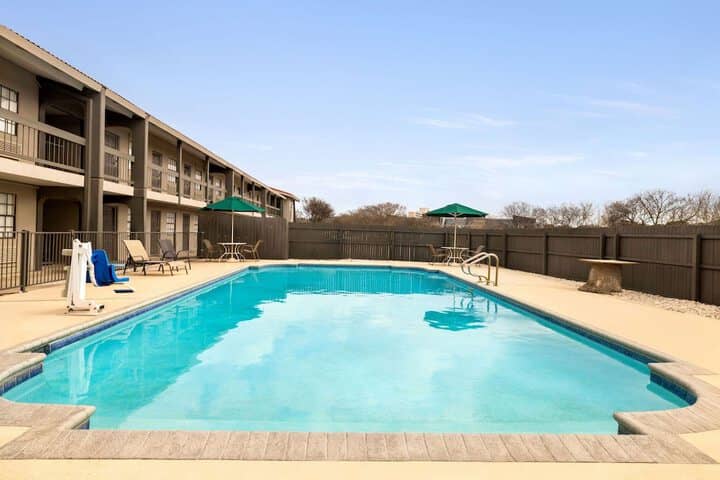 Pool 29 of 39