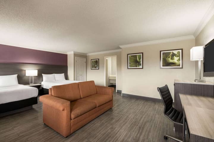 Room 17 of 39