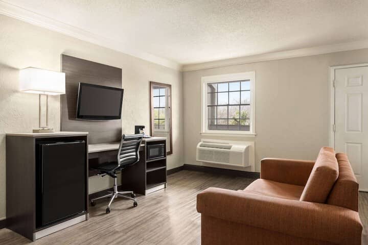 Room 18 of 39